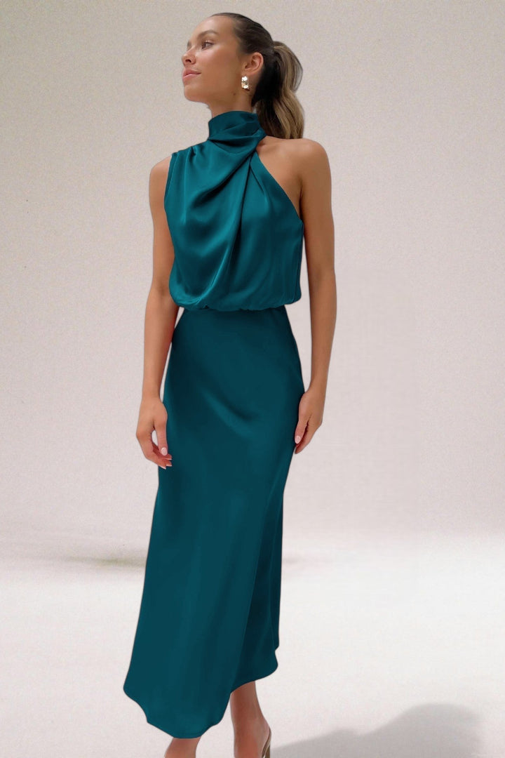 Elara Satin-Abendkleid mit Neckholder in Aquagrün