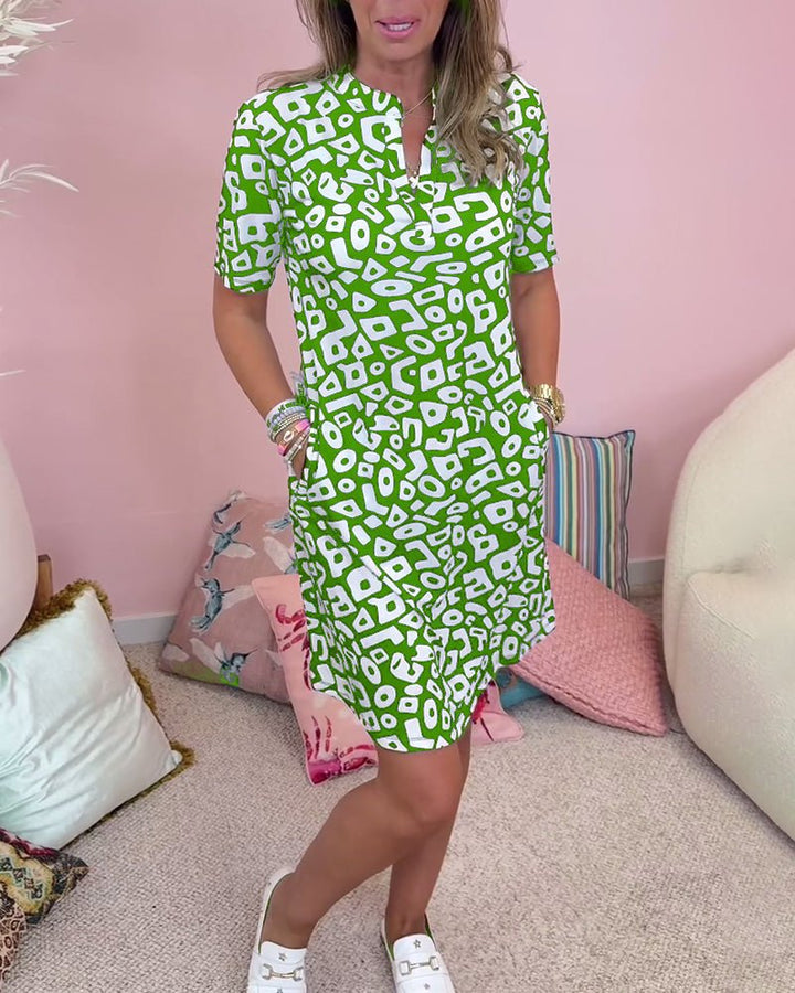 Musterzauber | Bedrucktes Kleid mit V-Ausschnitt und Taschen