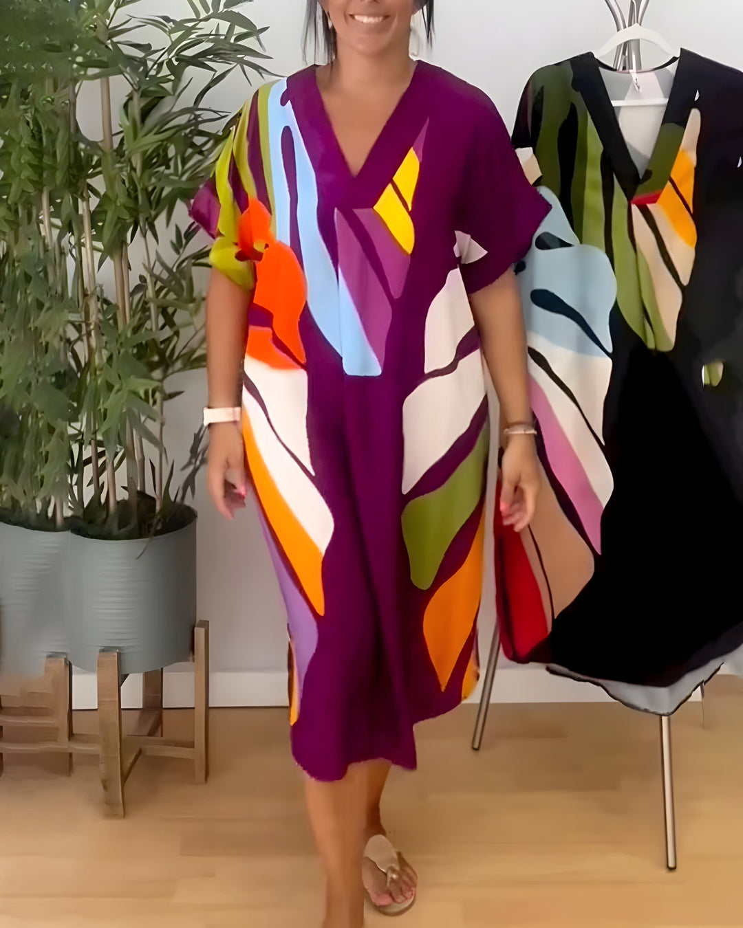 Leafaramuster | Lockeres Kleid mit farbenfrohem Blattmuster