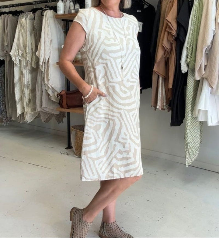 Solinaprint | Kleid mit Rundhalsausschnitt und Wunderschönem, Bauchbedeckendem Print