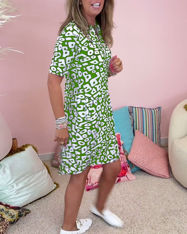 Musterzauber | Bedrucktes Kleid mit V-Ausschnitt und Taschen