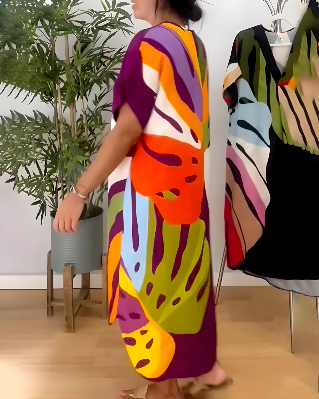 Leafaramuster | Lockeres Kleid mit farbenfrohem Blattmuster