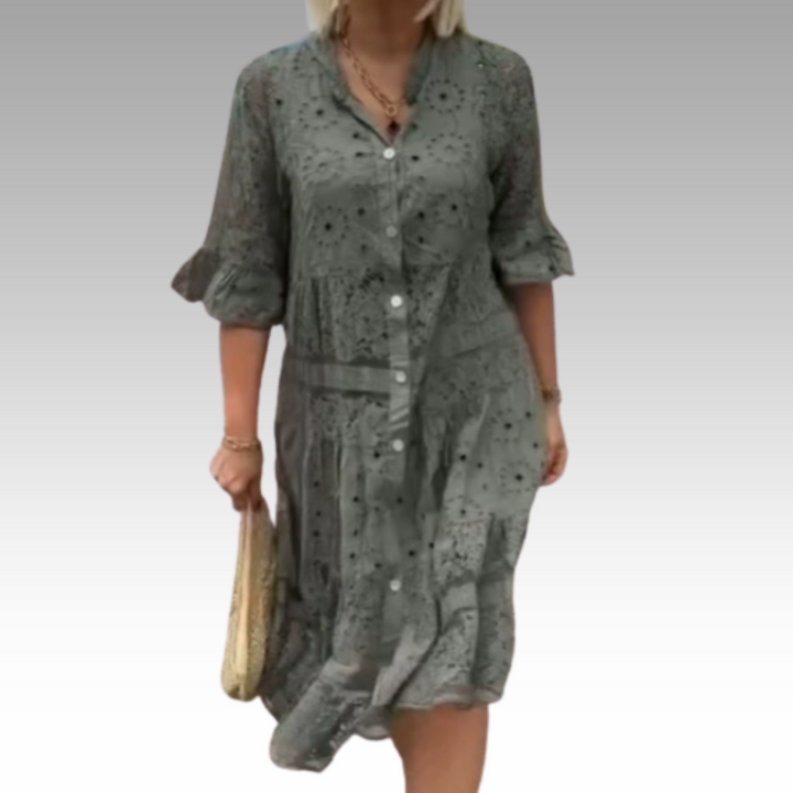 Emberlystick | Locker sitzendes Kleid mit Stickerei und Knopfleiste