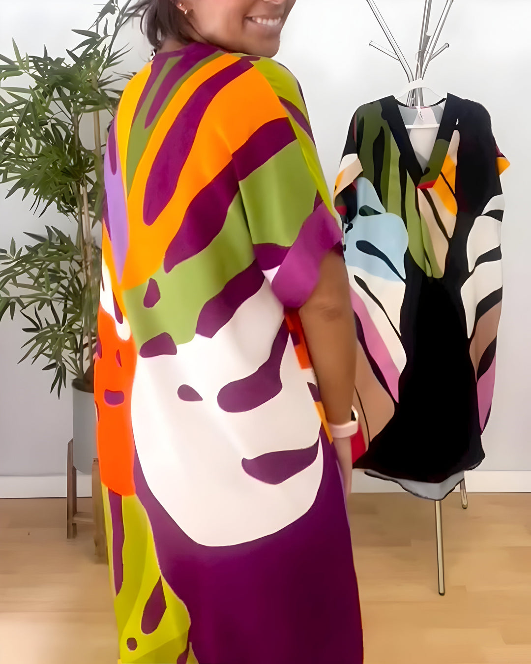 Leafaramuster | Lockeres Kleid mit farbenfrohem Blattmuster