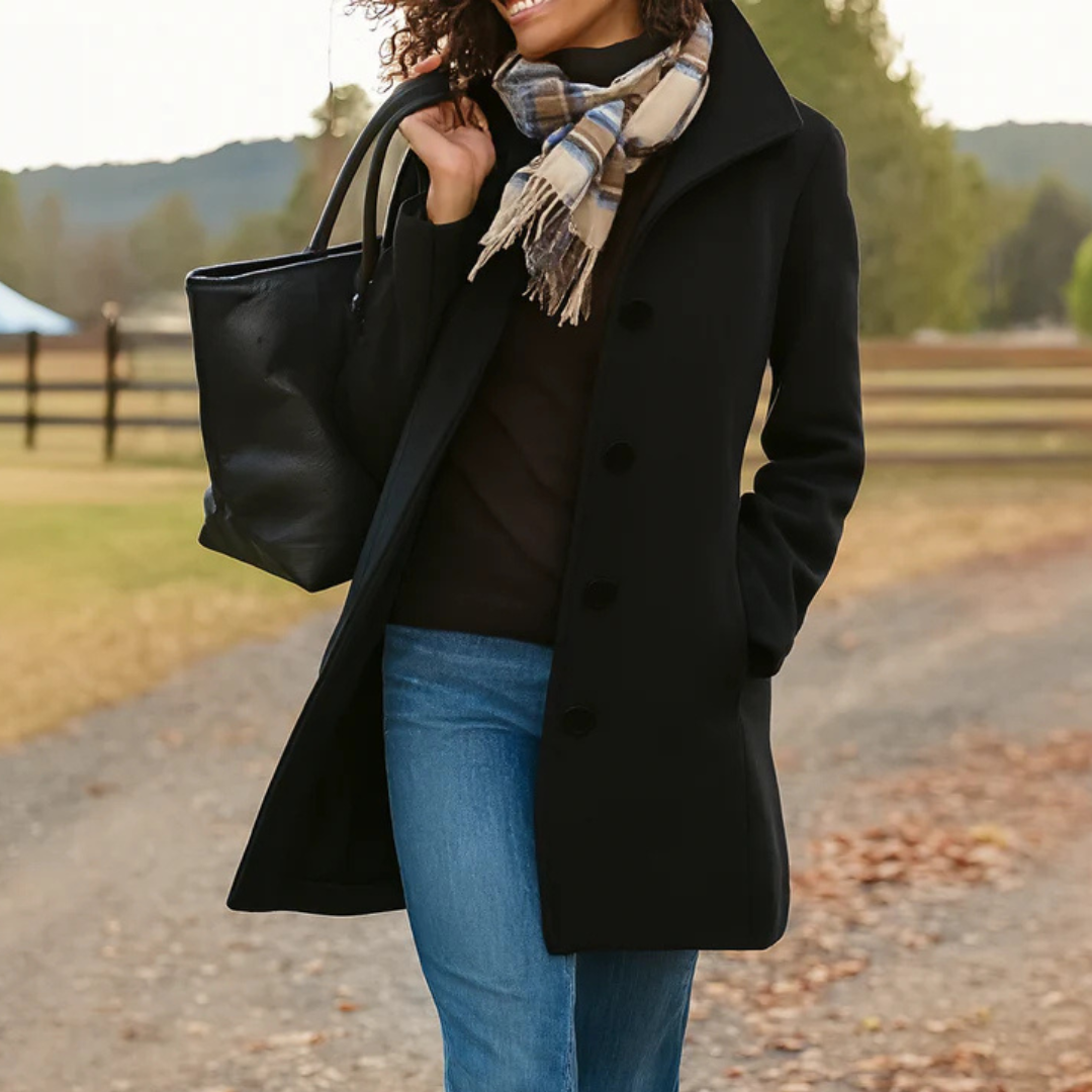 Serena Mantel in Schwarz