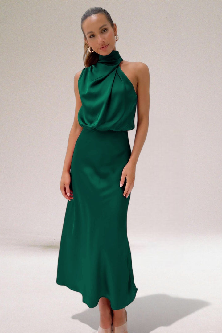 Elara Satin-Abendkleid mit Neckholder in Grün