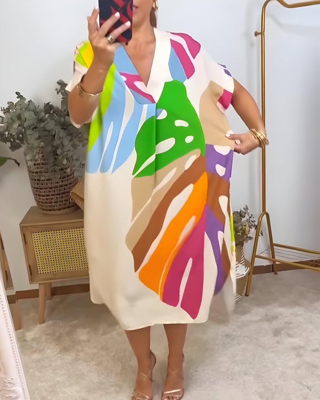 Leafaramuster | Lockeres Kleid mit farbenfrohem Blattmuster