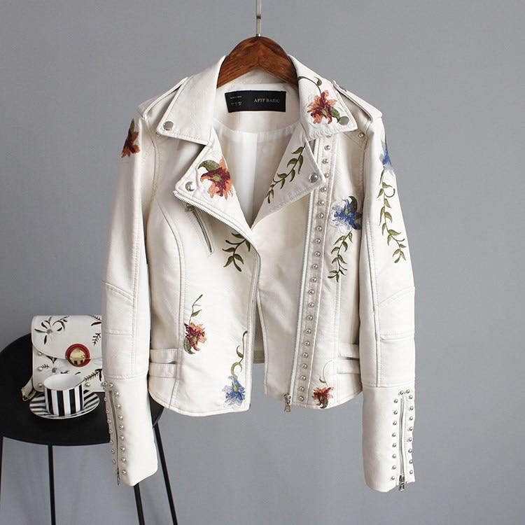Stickzauber | Kunstlederjacke mit Stickerei