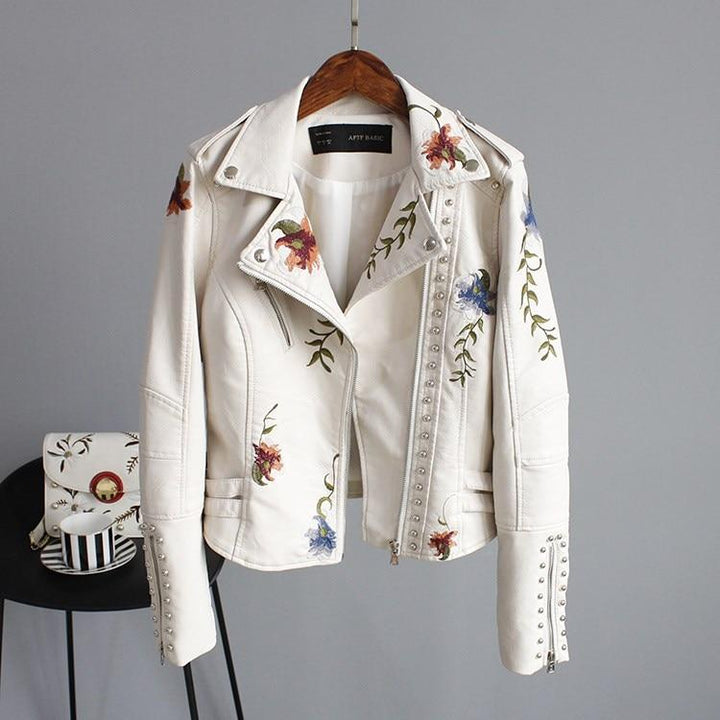 Stickzauber | Kunstlederjacke mit Stickerei
