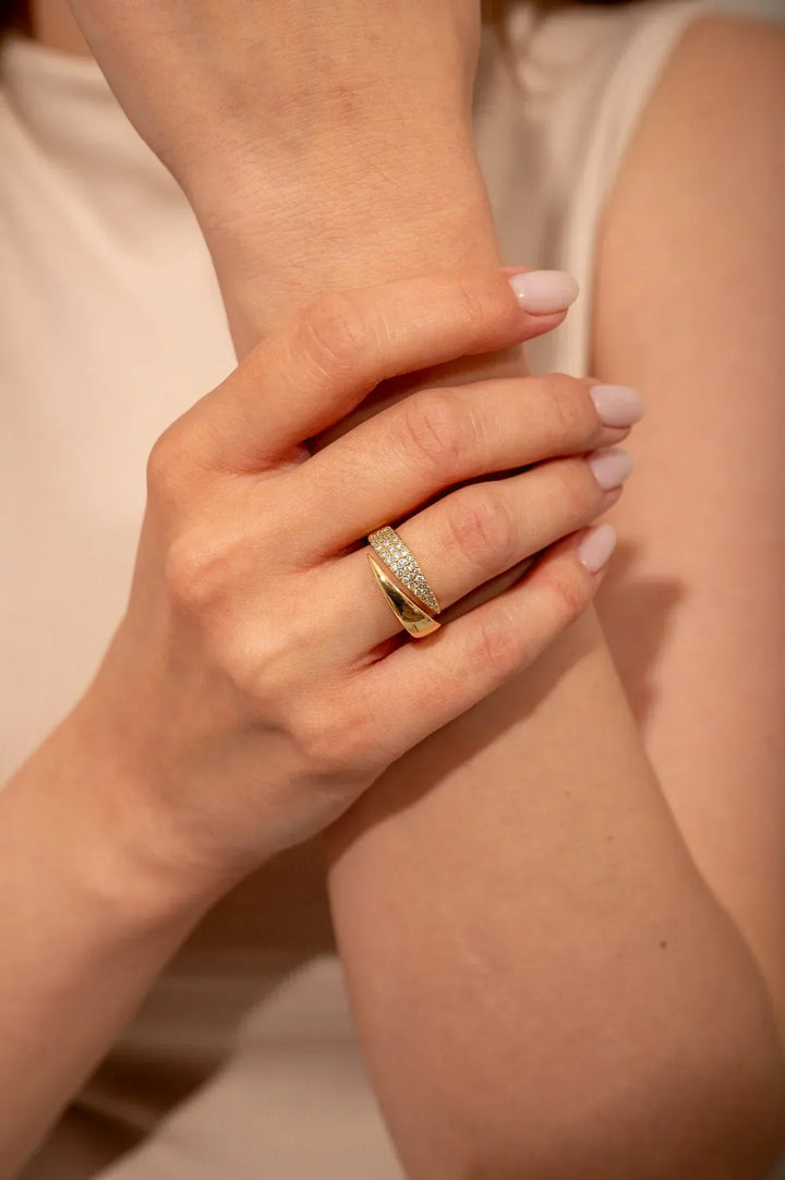 Mila Eleganter Goldring mit funkelnden Steinen