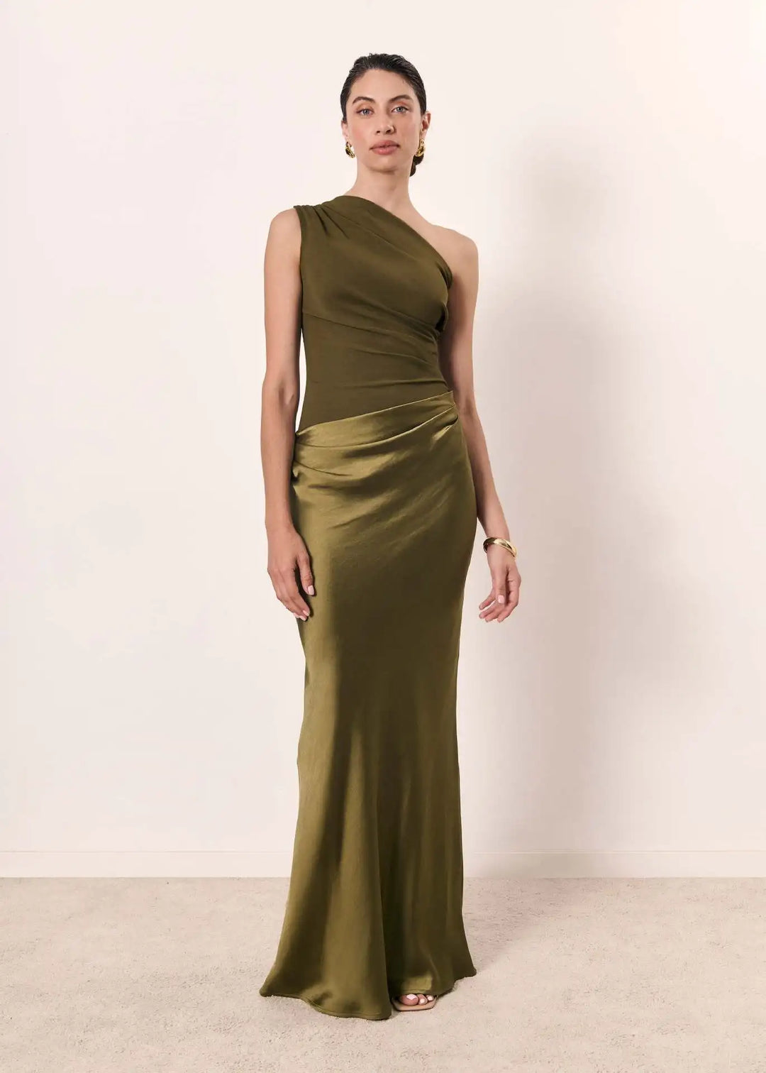 Ambersatin | Ein-Schulter Satin Maxikleid