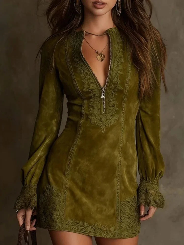 Ginaraffiniert | Kurzes Kleid aus Wildleder mit Spitze – Feminin & Raffiniert
