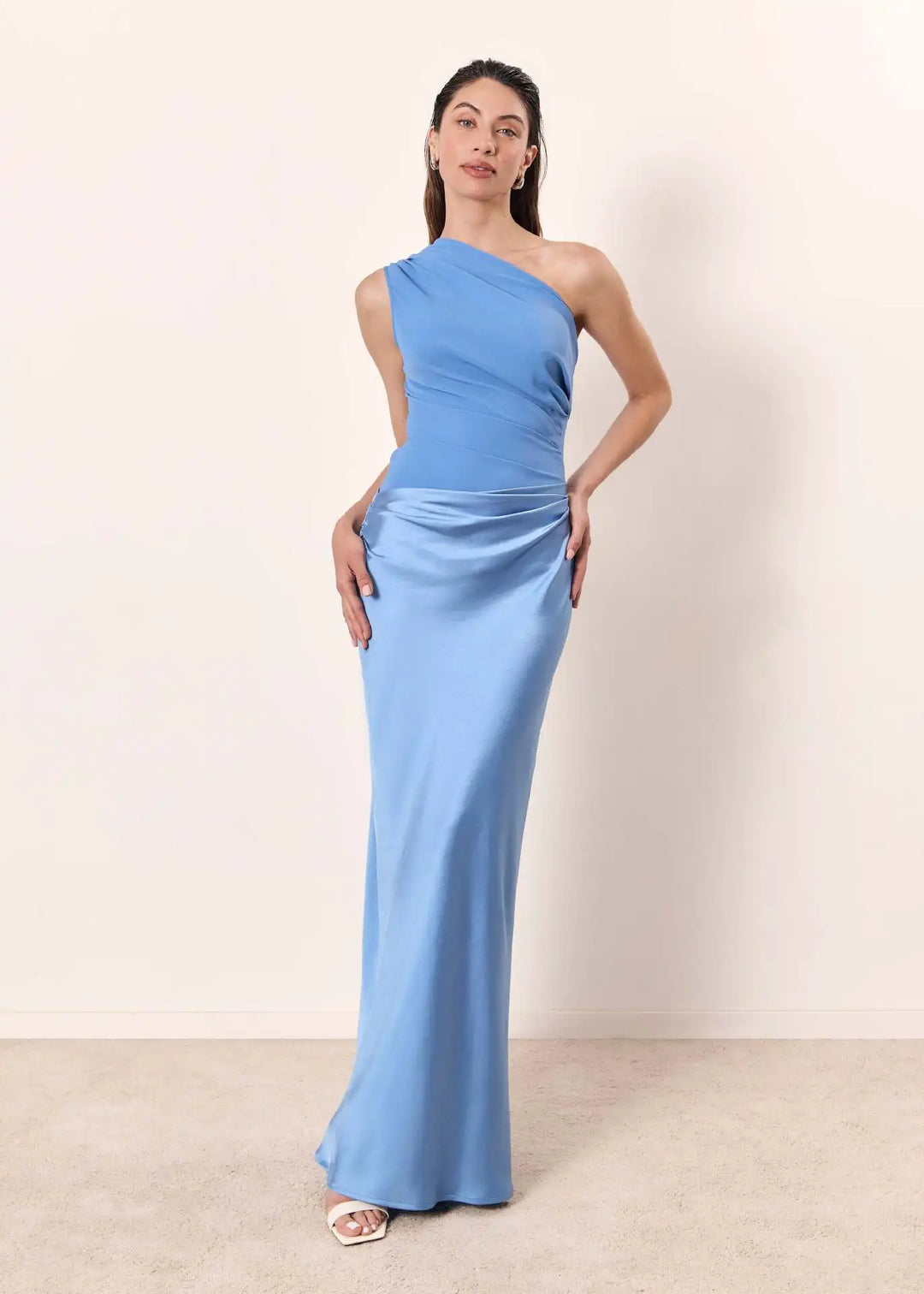 Ambersatin | Ein-Schulter Satin Maxikleid
