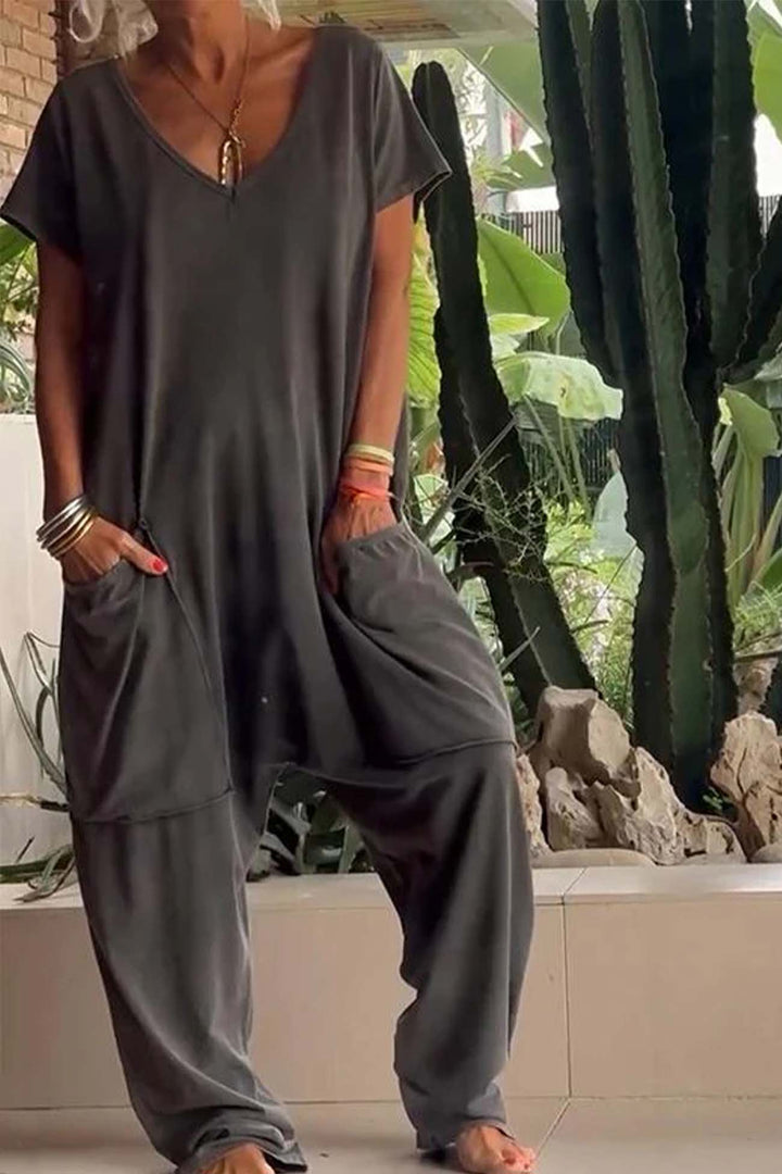 Fließmoment | Legerer Jumpsuit mit V-Ausschnitt