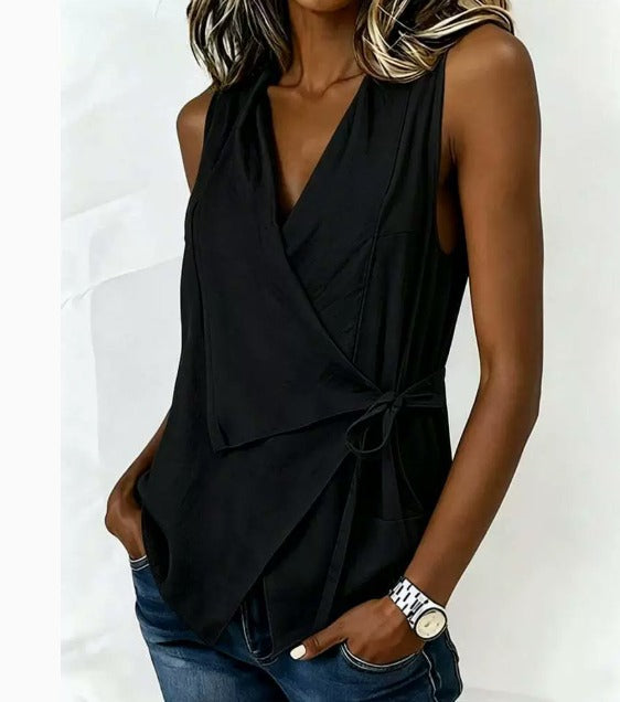 Loretta ärmellose Wickelbluse in Schwarz