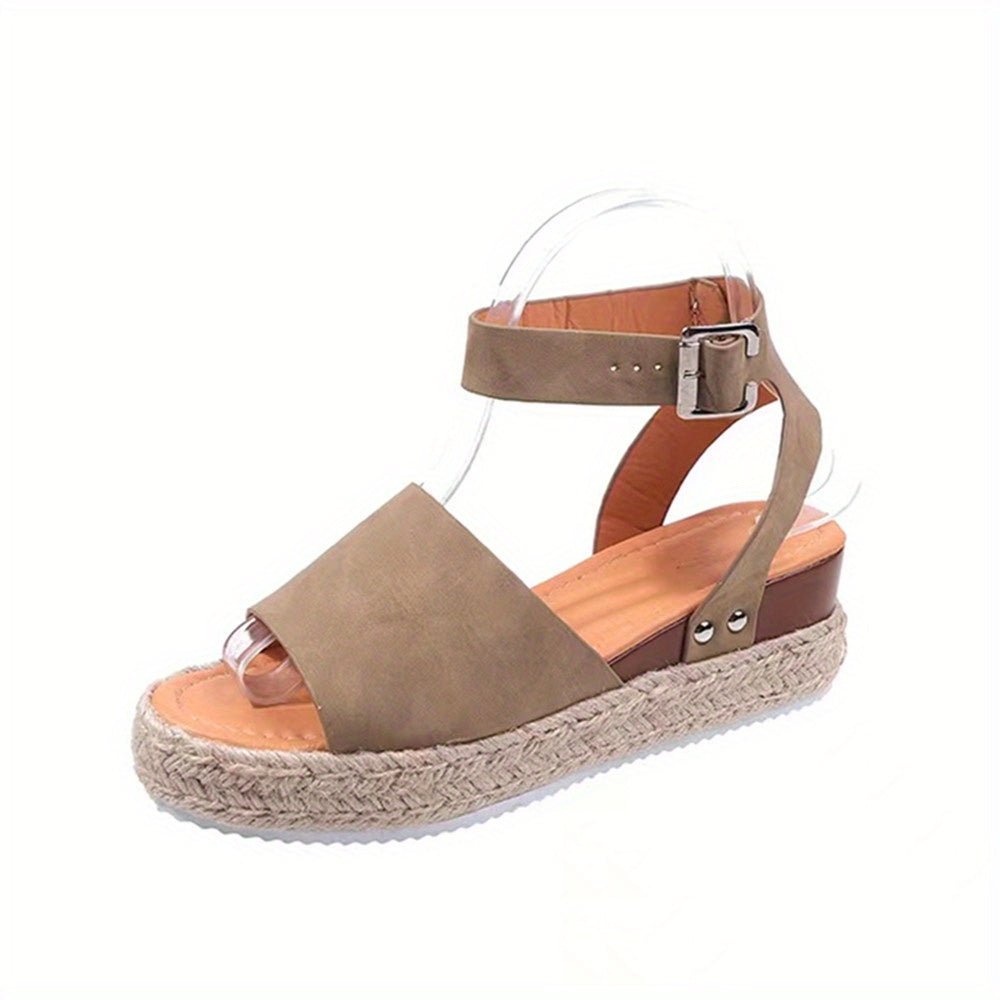Plateaustolz | Plateausandalen mit Knöchelriemen