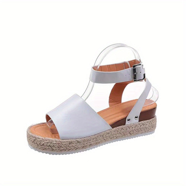 Plateaustolz | Plateausandalen mit Knöchelriemen