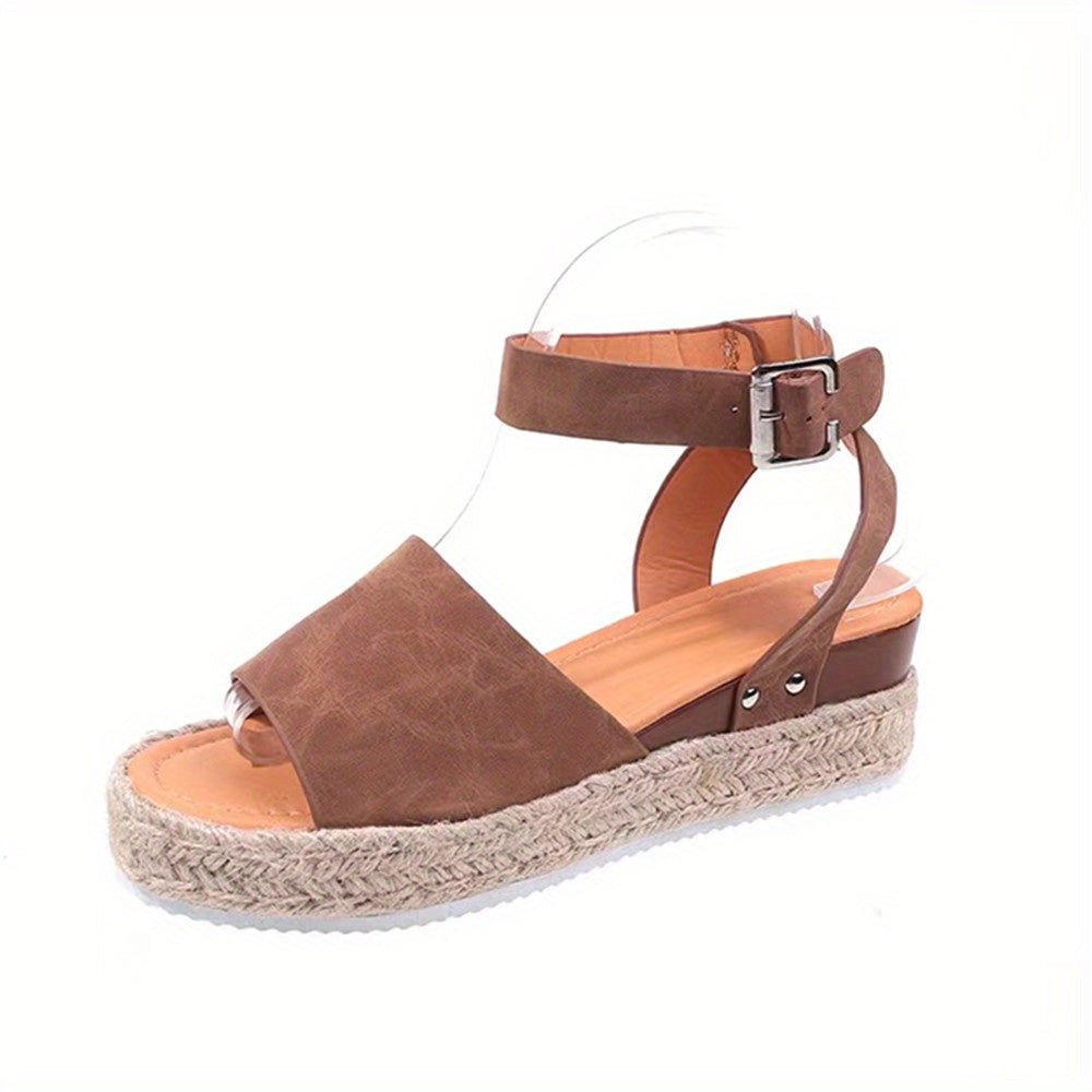 Plateaustolz | Plateausandalen mit Knöchelriemen