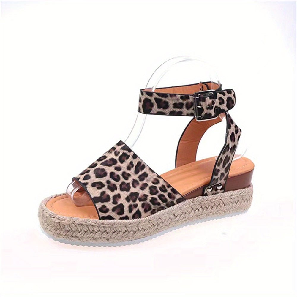 Plateaustolz | Plateausandalen mit Knöchelriemen