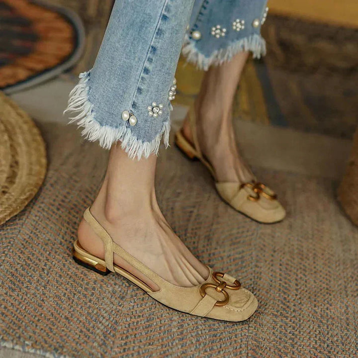 Schnallenglanz | Stilvolle orthopädische Sandalen