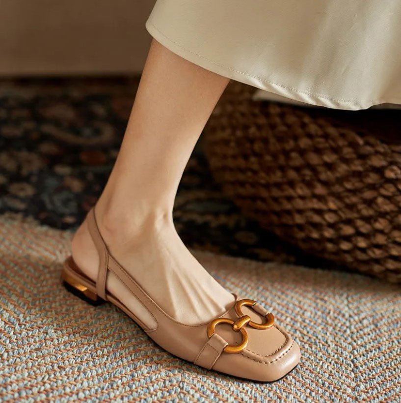Schnallenglanz | Stilvolle orthopädische Sandalen