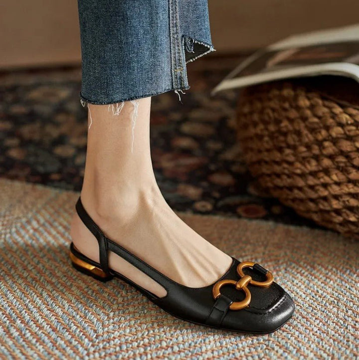 Schnallenglanz | Stilvolle orthopädische Sandalen