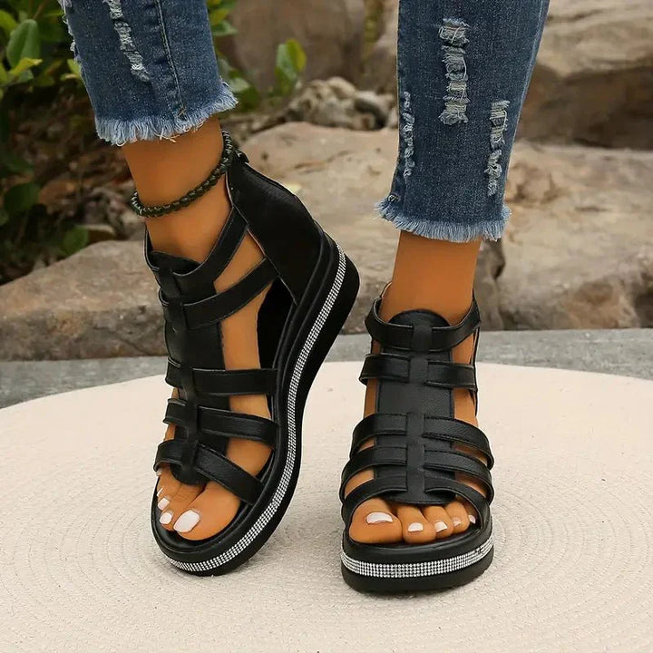 Glanzschritt | Elegante Keilsandalen