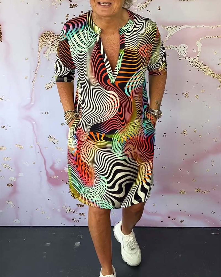 Royafarbe | Farbenfrohes Kleid mit V-Ausschnitt