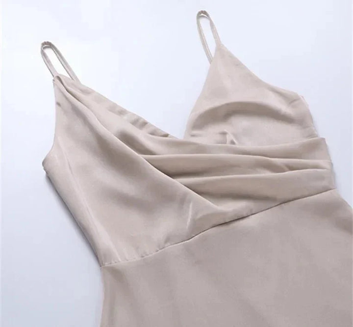 Schlicht-Schick | Elegantes Kleid mit Beinschlitz