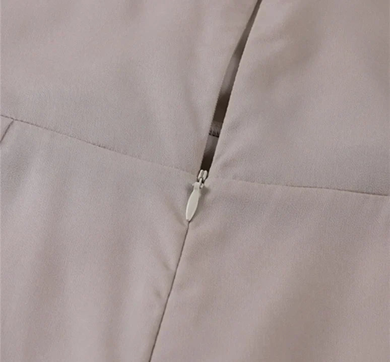 Schlicht-Schick | Elegantes Kleid mit Beinschlitz