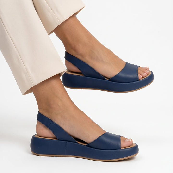 Claudia flache Sandalen mit anatomischem Fußbett in Blau