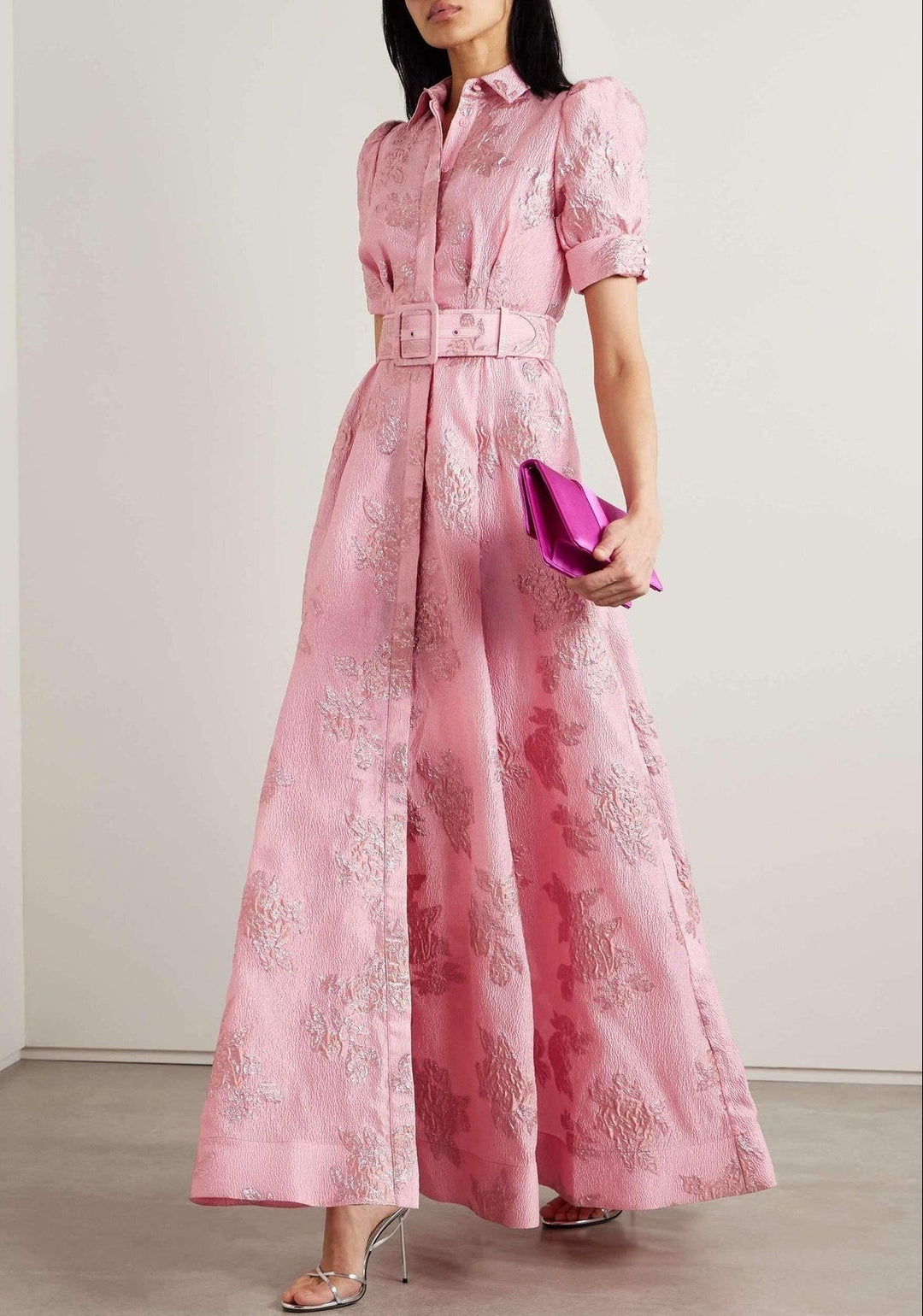 Aria Kleid mit kurzen Puffärmeln und Blumenprint in Rosa