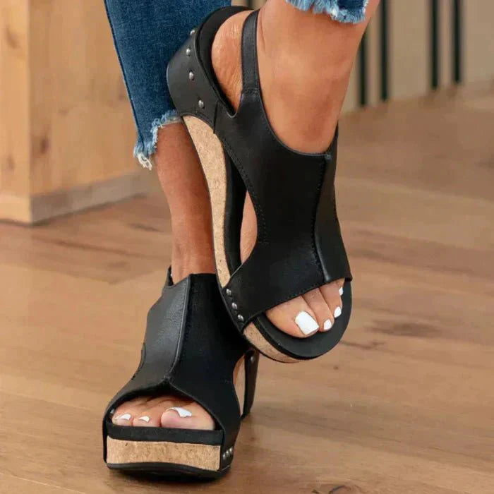 Sommerschwung | Stilvolle Keilsandalen