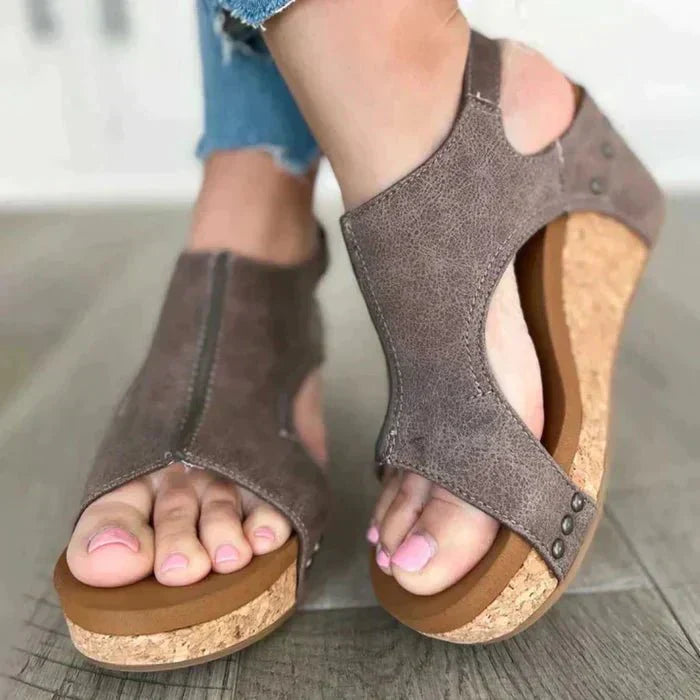 Sommerschwung | Stilvolle Keilsandalen