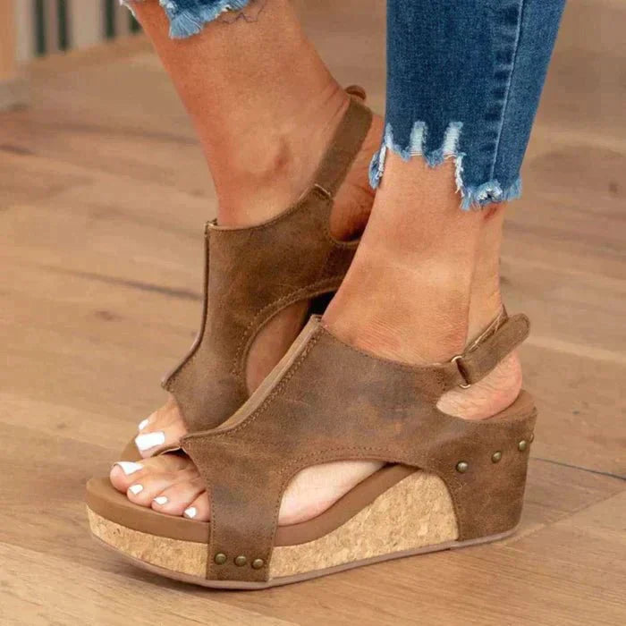 Sommerschwung | Stilvolle Keilsandalen
