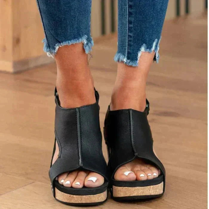 Sommerschwung | Stilvolle Keilsandalen