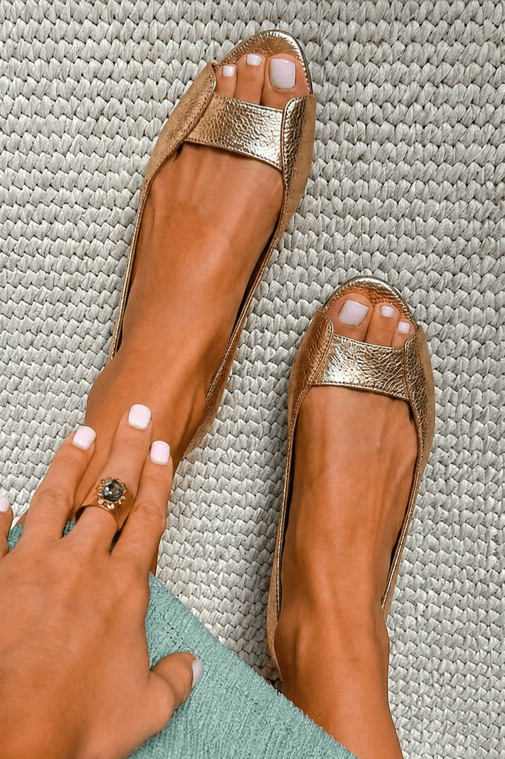 Adelina goldene Komfort-Sandalen – Vorderansicht