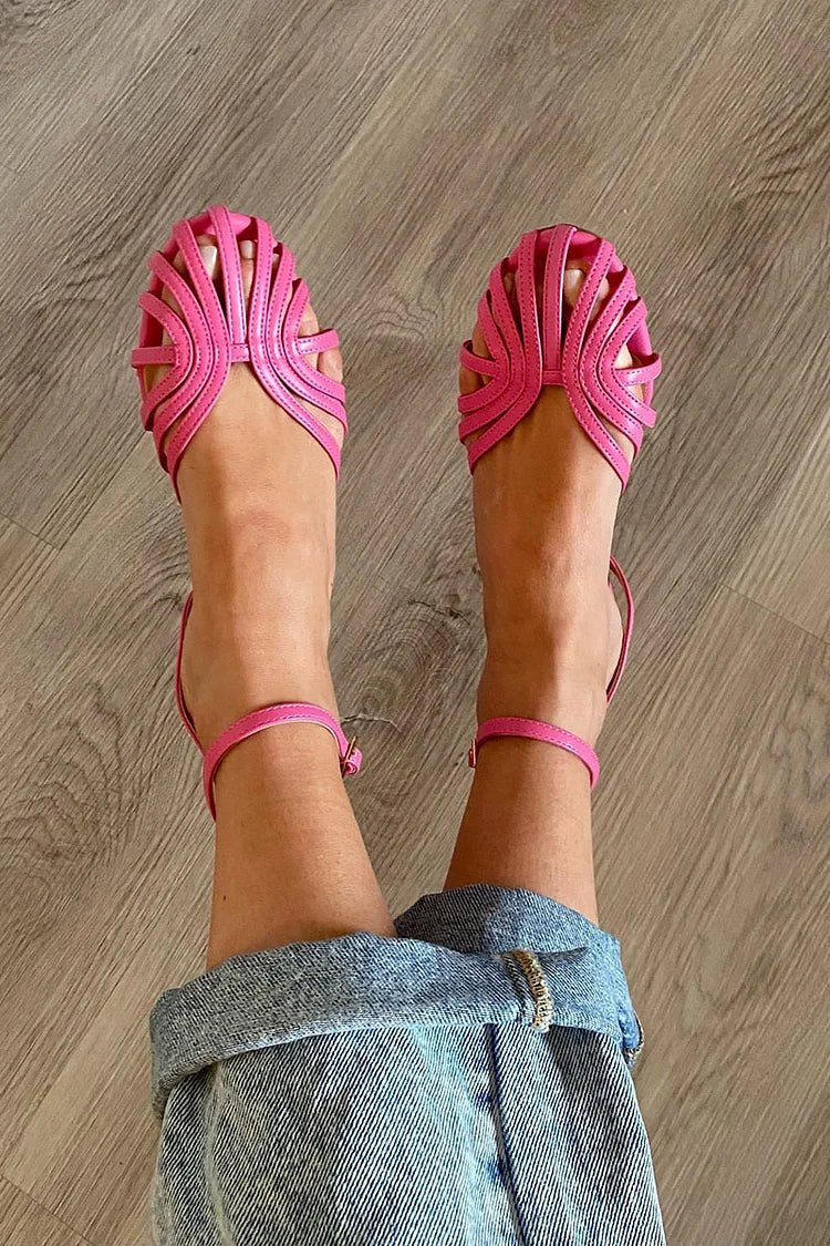 Victoria goldene Sandalen getragen
