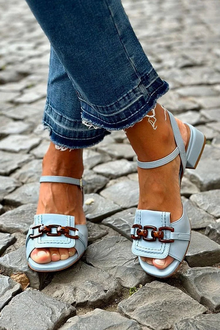 Alma blaue Sandalen getragen