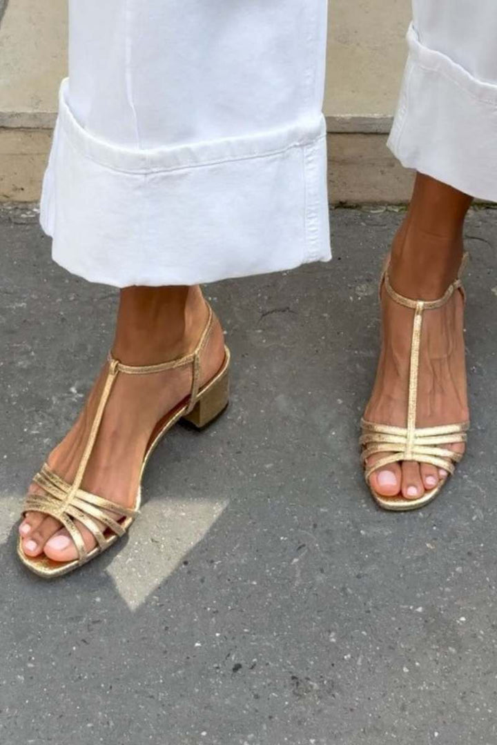 Alegre goldene Sandalen – Vorderansicht