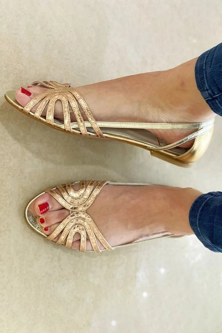 Eleonora goldene Sandalen – Vorderansicht