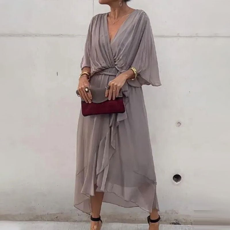 Kurven-Eleganz | Elegantes Midikleid mit V-Ausschnitt