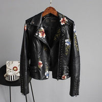 Stickzauber | Kunstlederjacke mit Stickerei