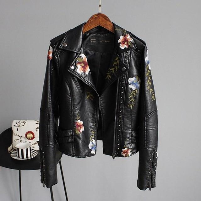 Stickzauber | Kunstlederjacke mit Stickerei